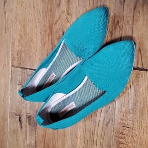 Giesswein pointed toe emerald green knit flats